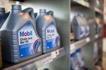 Mobil chain and bar oil